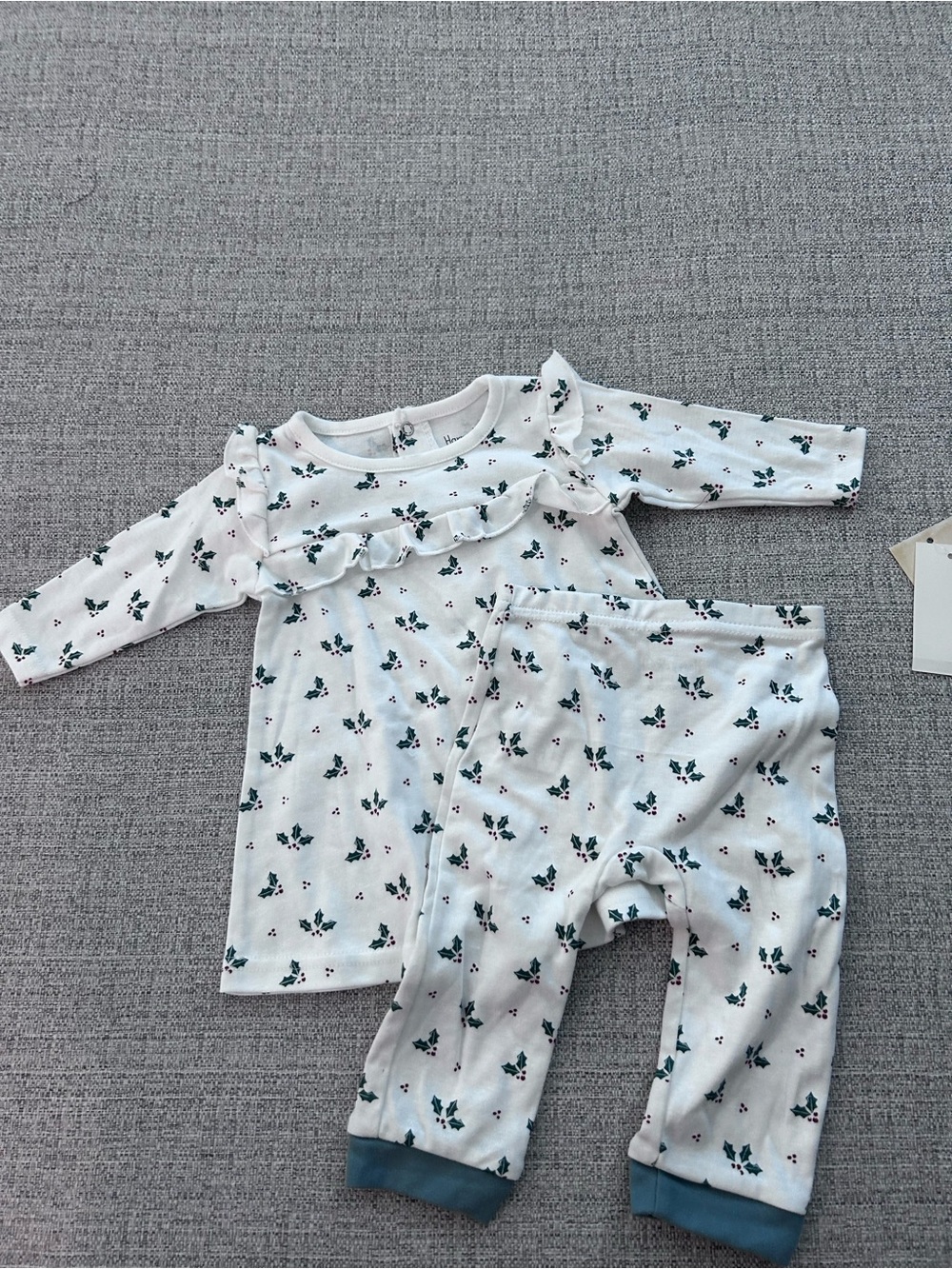 Harry & Violet White Baby Set with Green Holly. NWT. Size 3/6M